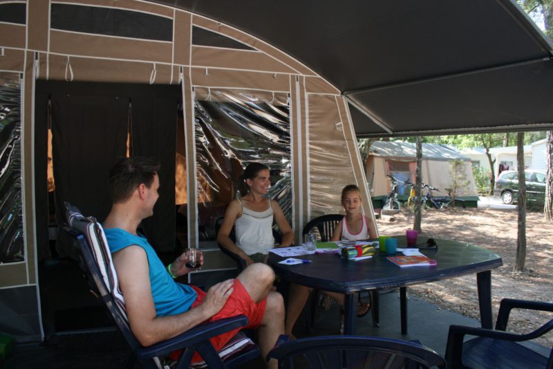 Gezinsvakantie in ingerichte tent van Country Camp op Camping Lei Suves